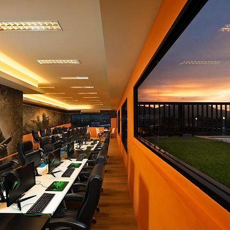 Gamers Paradise Hotel Чалонг Экстерьер фото